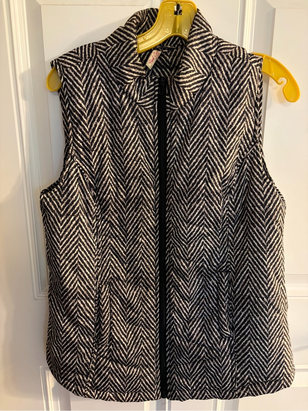 Red Camel Black & White Herringbone Zip-Front Vest
